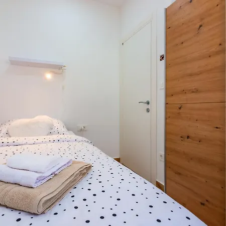 Casa B With Swimming Pool And Private Parking