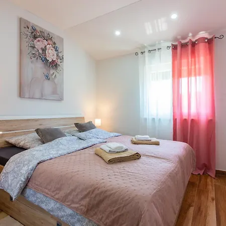 Casa B With Swimming Pool And Private Parking Villa *