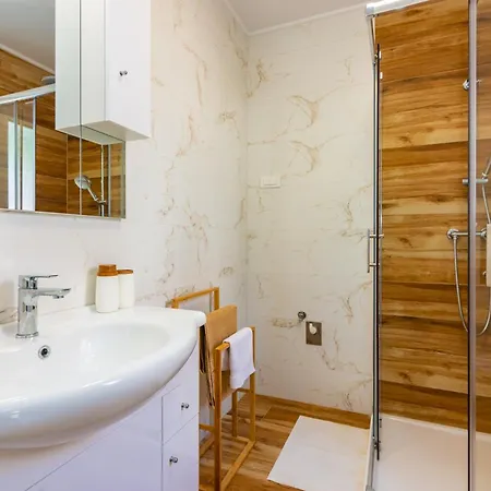Casa B With Swimming Pool And Private Parking Villa Mucici