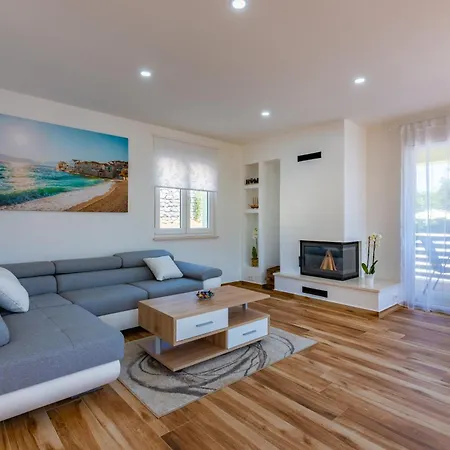 Casa B With Swimming Pool And Private Parking Villa *