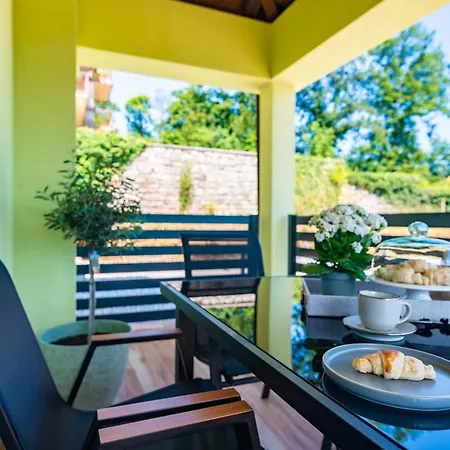 Casa B With Swimming Pool And Private Parking