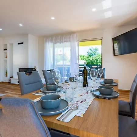 Casa B With Swimming Pool And Private Parking Villa *