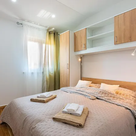 Casa B With Swimming Pool And Private Parking