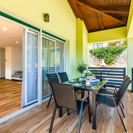 Casa B With Swimming Pool And Private Parking